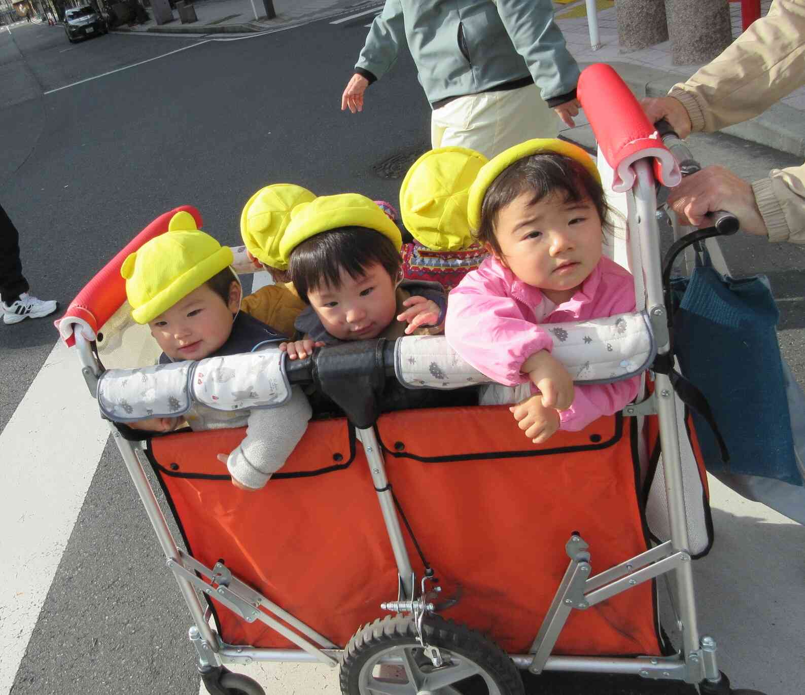 お散歩に行きました！（0歳児）｜ニチイキッズ桜木町保育園